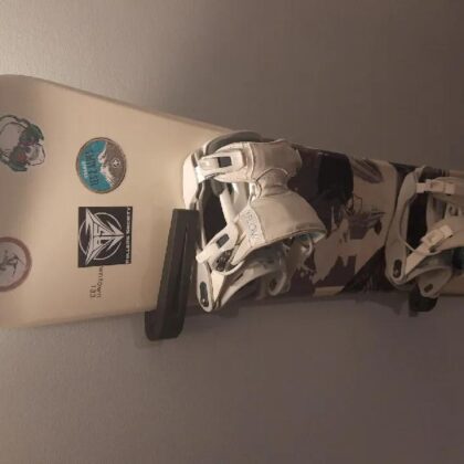 Snowboard wall holder