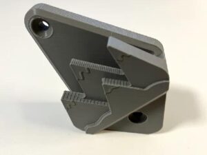 Wall-mounted snowboard rack
